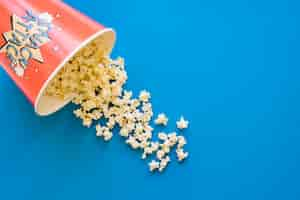 Foto gratuita popcorn in secchio