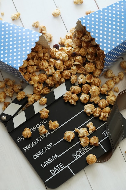 Foto gratuita popcorn e appunti