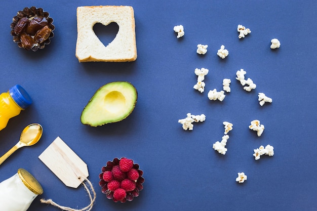 Foto gratuita popcorn vicino cibo sano