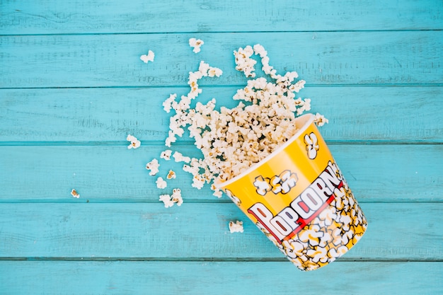 Free photo popcorn spilled from bucket