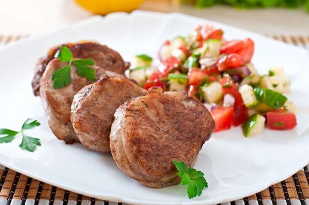 Free photo pork medallions with salsa