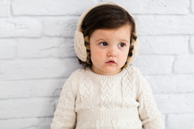 Free photo portrait of adorable little girl