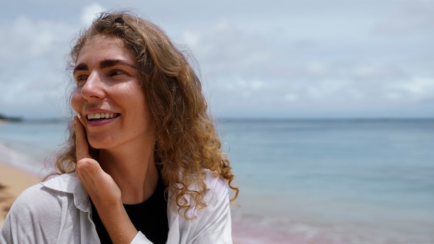 Free photo portrait of adult woman applying lotion on sunburn skin