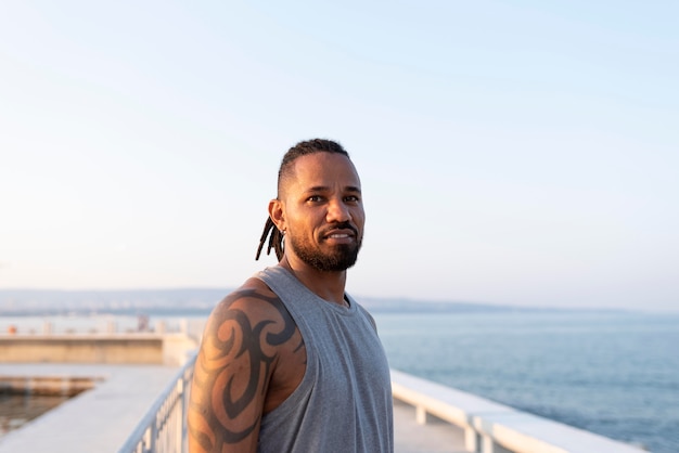 Free photo portrait of african american athlete having a break