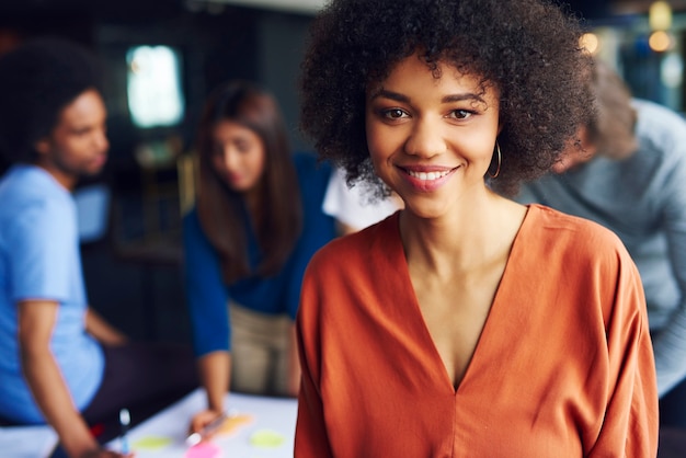 Free photo portrait of african businesswoman manage the meeting