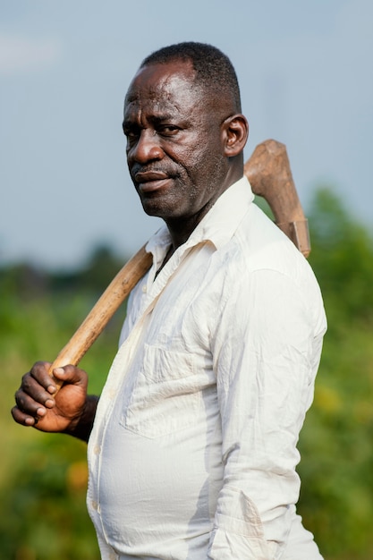 Foto gratuita ritratto africano uomo anziano