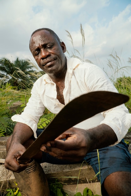 Бесплатное фото Портрет африканского старшего мужчины