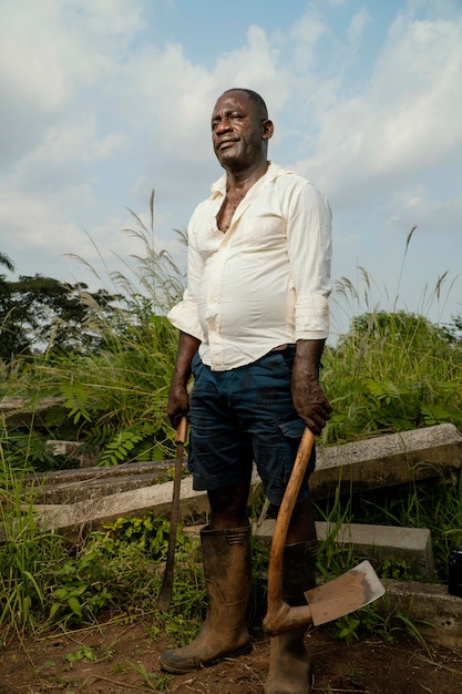 Бесплатное фото Портрет африканского старшего мужчины