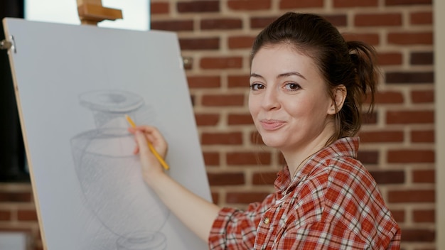 Free photo portrait of art class student drawing vase model on canvas in creative workshop, attending artistic lesson to learn new skills for educational and personal growth. sketch practice leisure.