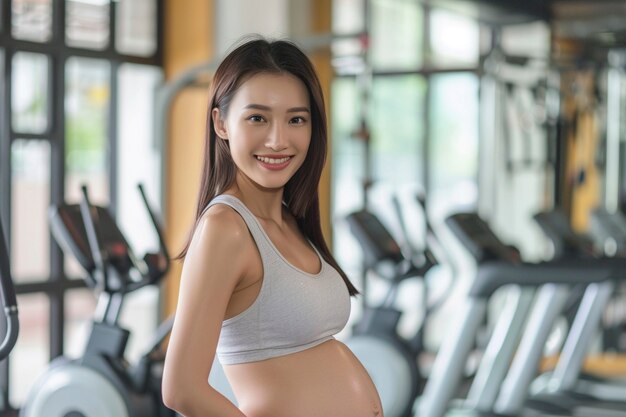 アジアの妊娠中の女性の肖像画