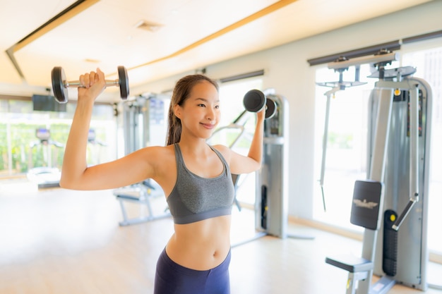 Free photo portrait asian woman exercising and work out in gym