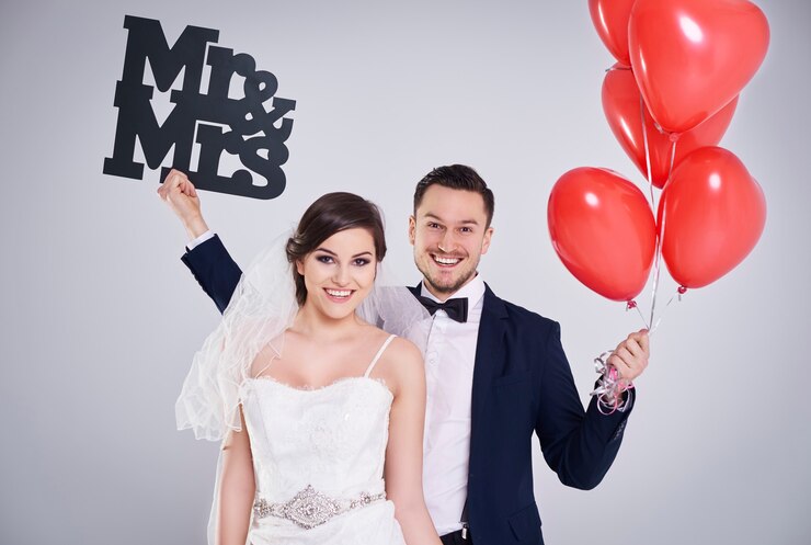 Free Photo portrait of attractive married couple posing