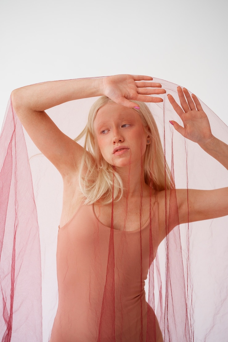 Free Photo portrait of beautiful albino woman