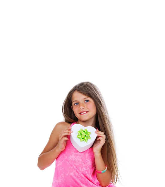 Free photo portrait of beautiful girl posing in studio with present