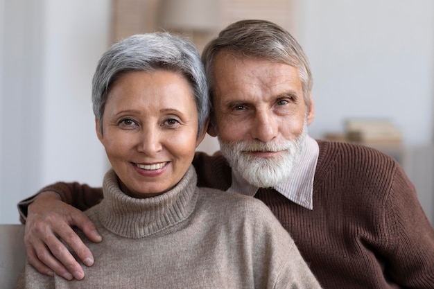 Free photo portrait of beautiful senior man and woman