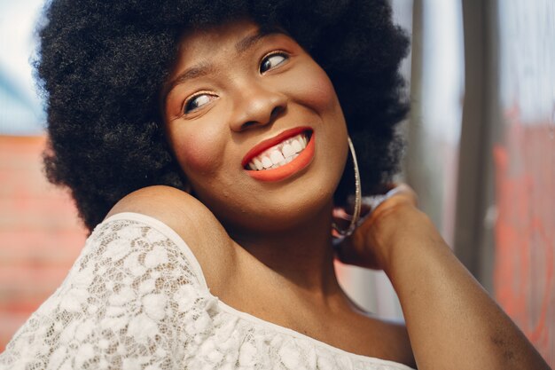 Portrait beautiful smiling woman in city