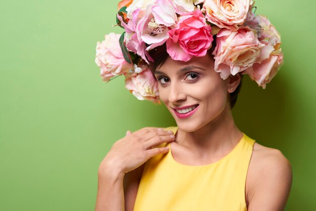 Portrait of beautiful woman against the wall