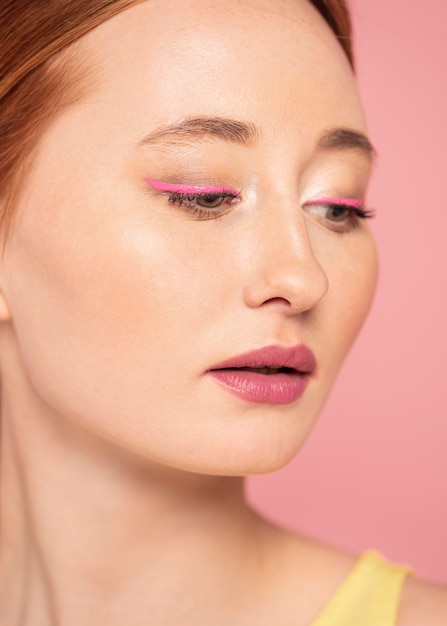 Free photo portrait of beautiful woman close-up