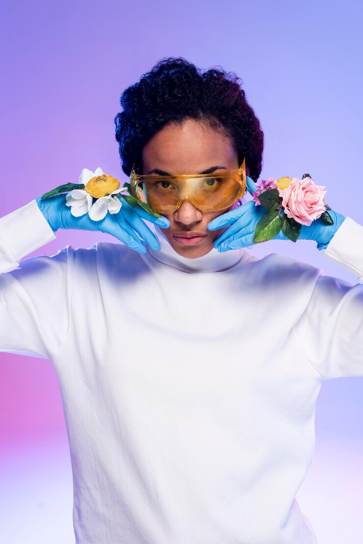 Free Photo portrait of beautiful woman in floral gloves and safety glasses