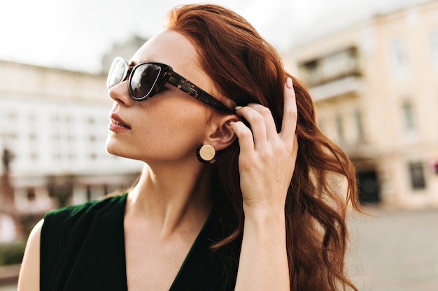 Portrait of beautiful woman in sunglasses outside