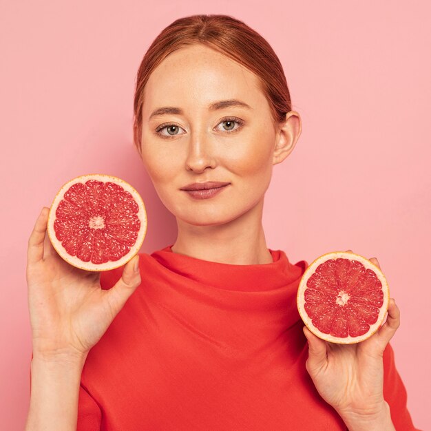 citruses와 아름 다운 여자의 초상화