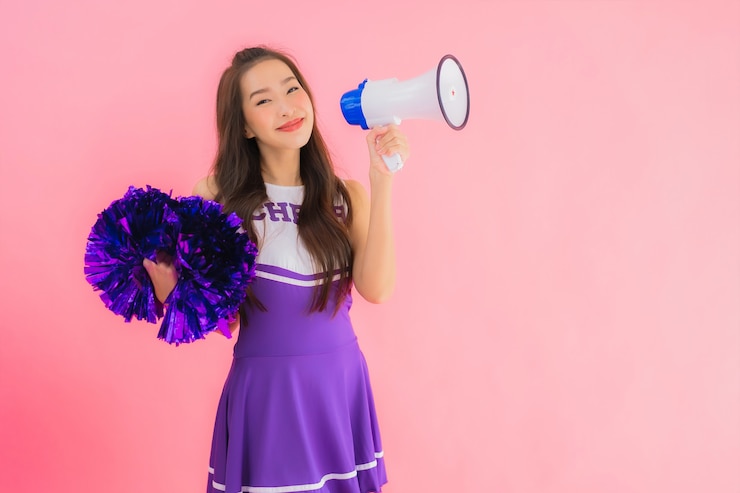 無料Photo 肖像画の美しい若いアジア女性チアリーダー笑顔幸せ