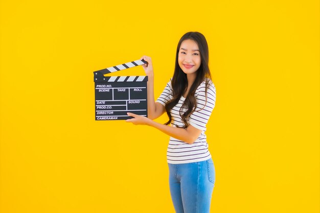 초상화 아름 다운 젊은 아시아 여자 쇼 추 영화 보드