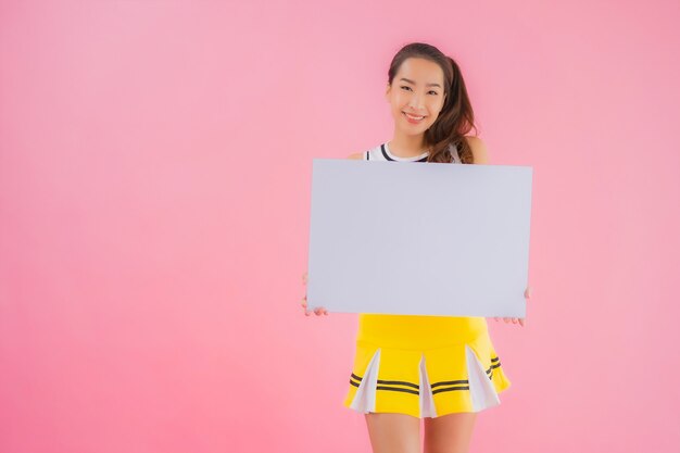 Free photo portrait beautiful young asian woman show white empty billboard