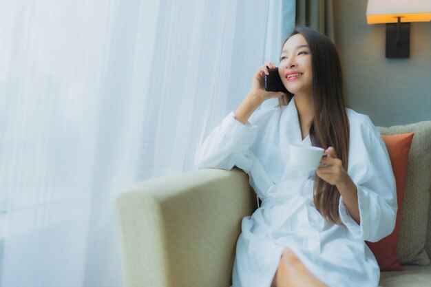 Free Photo portrait beautiful young asian woman use smart mobile phone on sofa