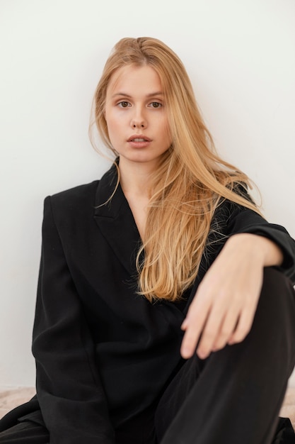 Free photo portrait of beautiful young female wearing formal suit