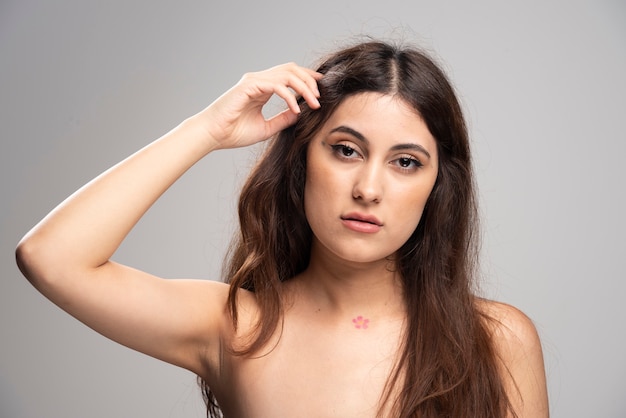 Portrait of beautiful young woman standing 