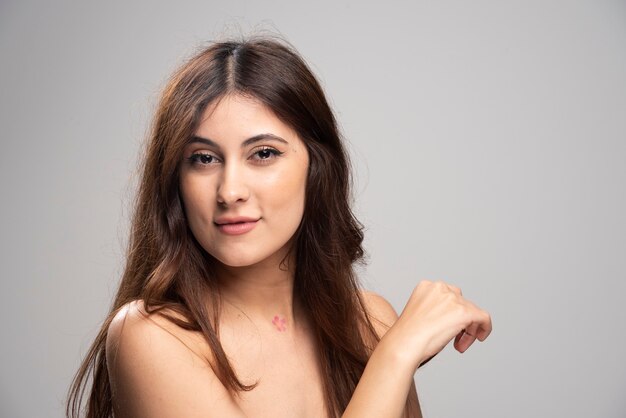 Portrait of beautiful young woman standing 