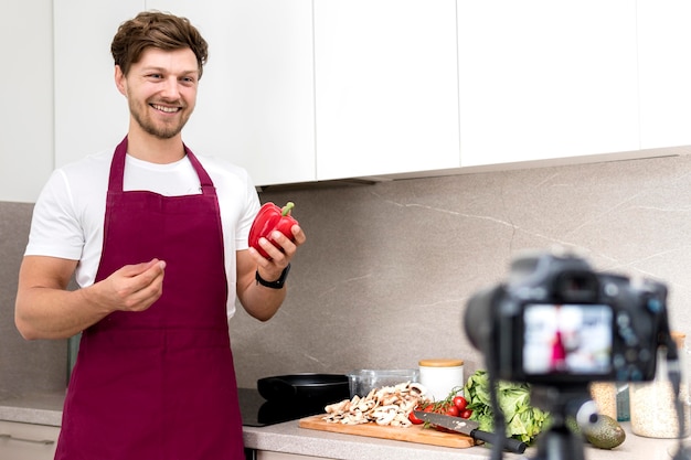 Free photo portrait of blogger recording cooking video at home