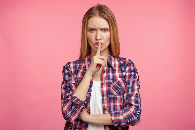 Free photo portrait of blonde woman in striped shirt