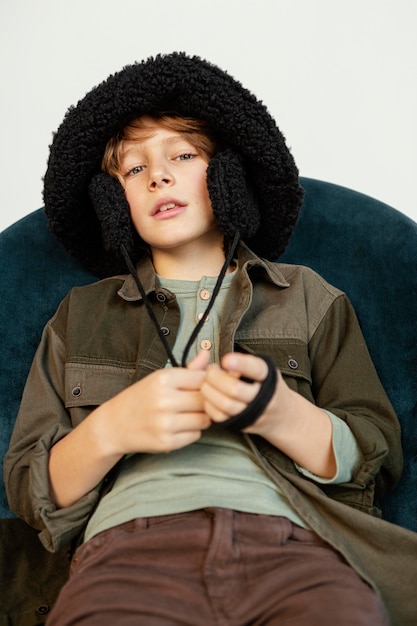 Free photo portrait boy wearing winter hat