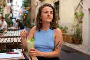 Free photo portrait of braless woman outdoors at cafe