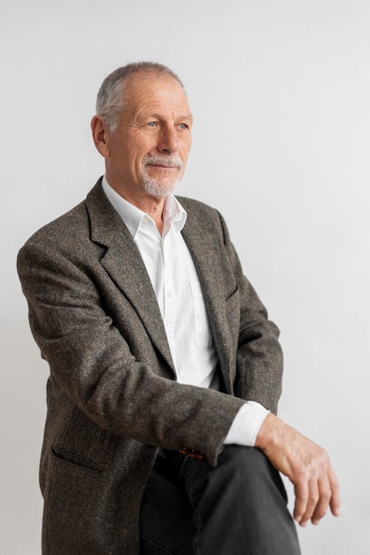 Free photo portrait business man wearing formal suit