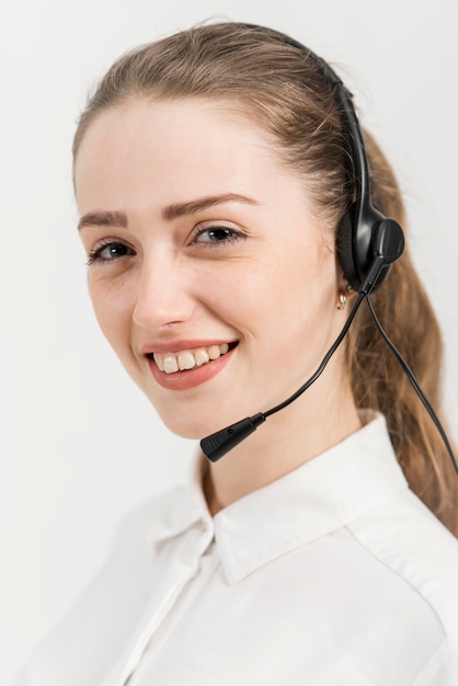 Free photo portrait of call center woman