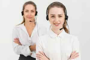 Foto gratuita ritratto di donne del call center