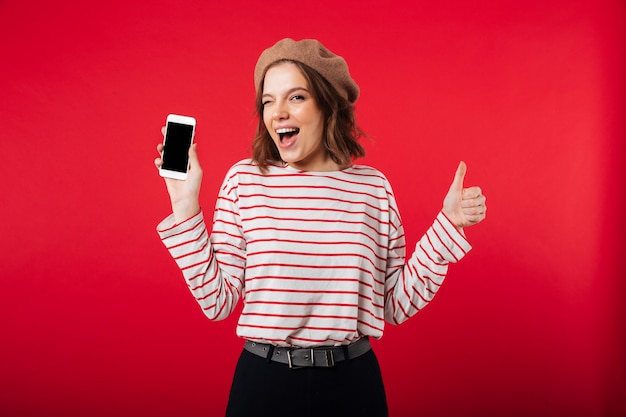 Free photo portrait of a cheerful woman wearing beret