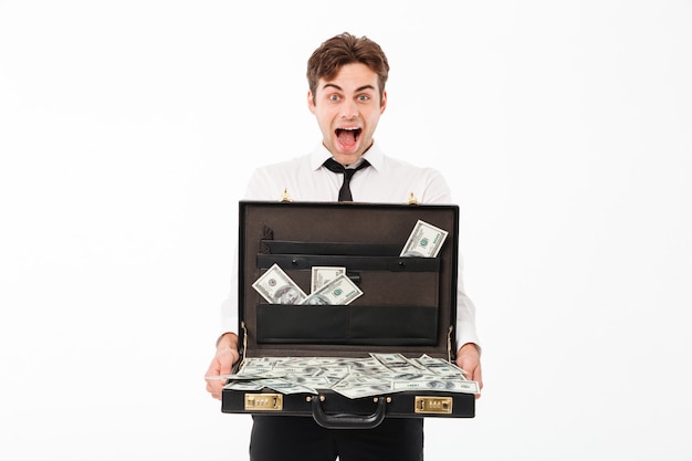 Free photo portrait of a cheerful young businessman