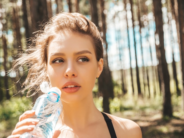 Portrait of concentrated young sports woman in the park