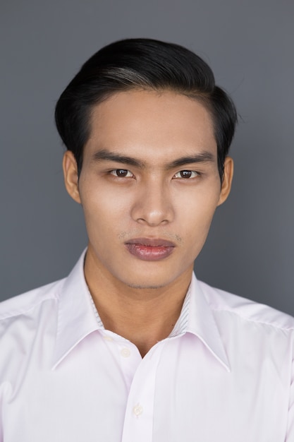 Free photo portrait of confident asian businessman