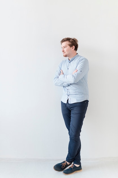 Free photo portrait of confident handsome man looking away