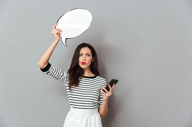 Free photo portrait of a confused woman