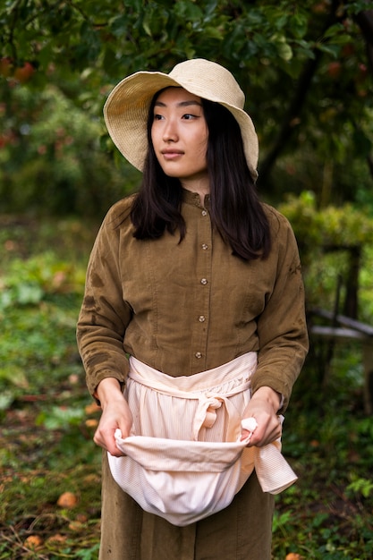 Free photo portrait of countrywoman