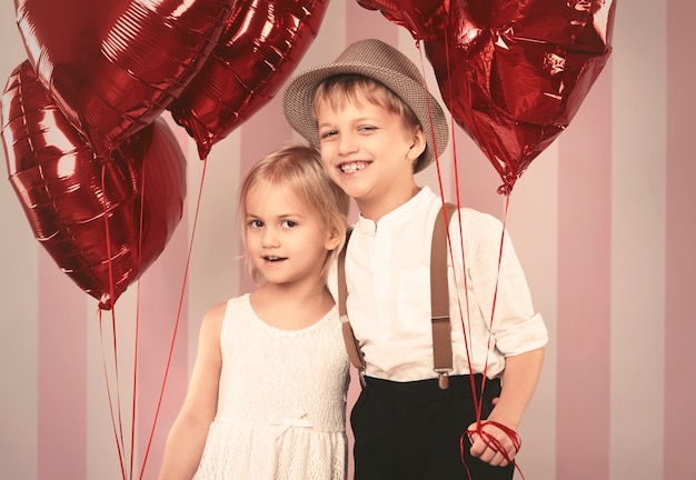 Free photo portrait of cute couple with balloons