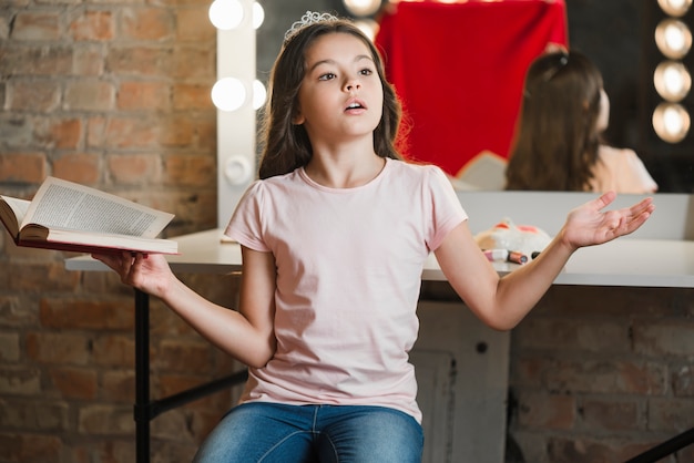 Free photo portrait of cute girl rehearsing at backstage