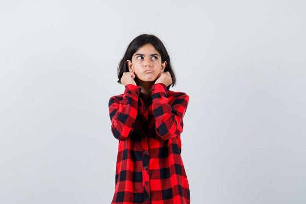 Portrait d'une petite fille magnifique