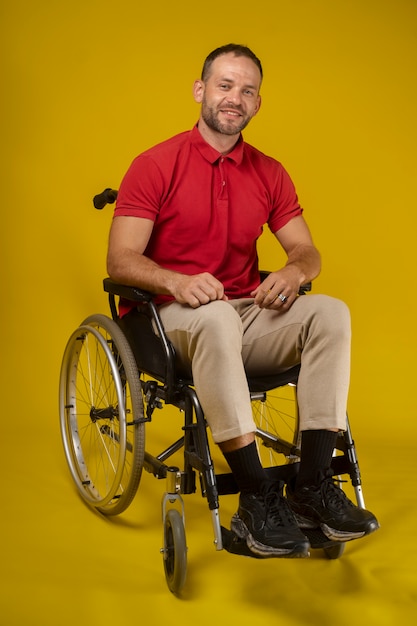 Free photo portrait of disabled man in a wheelchair